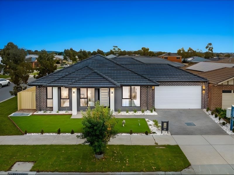 Front exterior – 10 Cumberland Drive, Pakenham