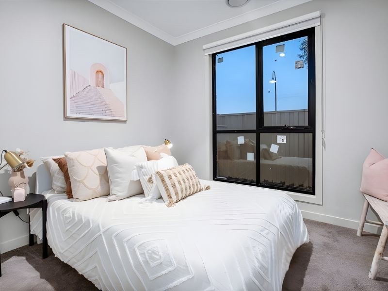Main bedroom – 10 Cumberland Drive, Pakenham